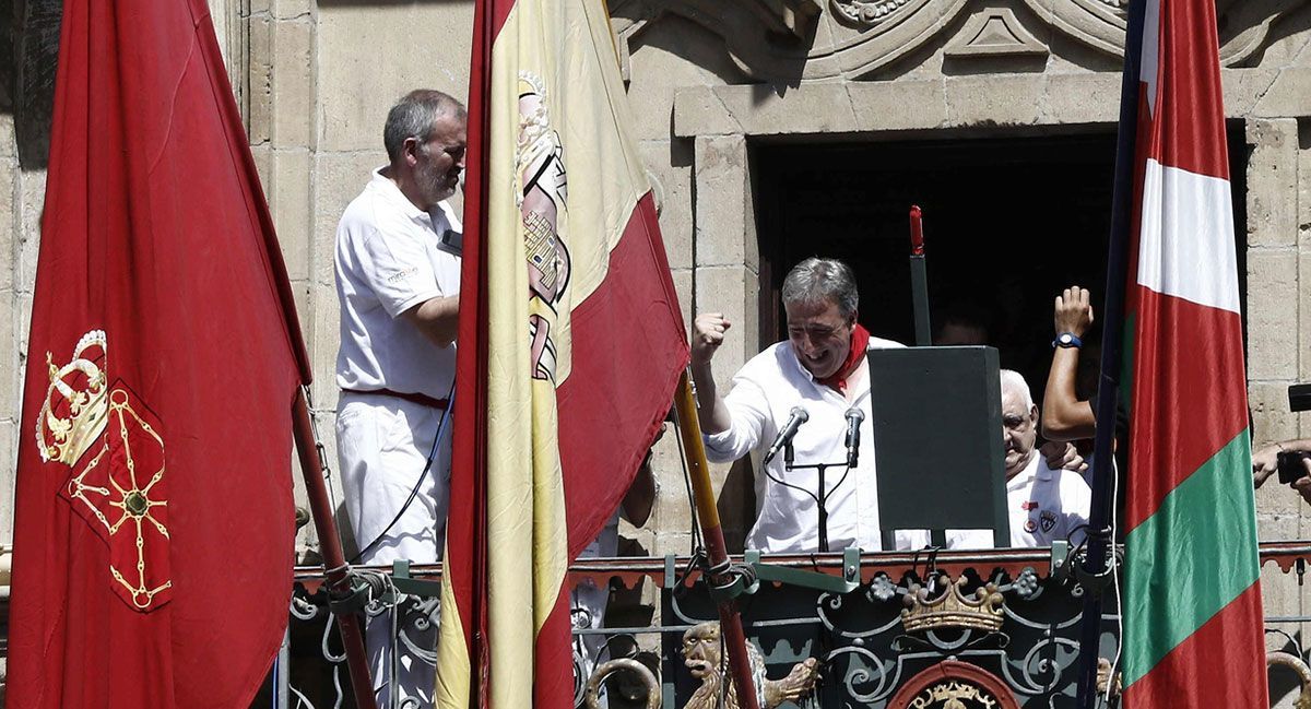 Fraude de ley por colocar la ikurriña en Pamplona y Tafalla