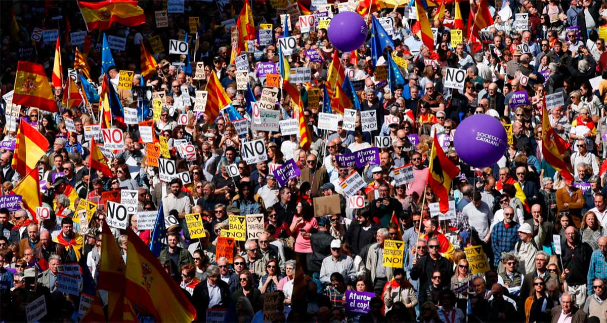 Más de 15.000 personas claman contra el independentismo catalán