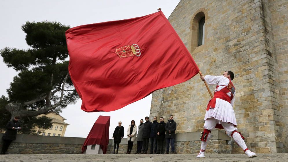 Coacciones, insultos, querellas… Navarra se divide por la marcha en favor de su bandera