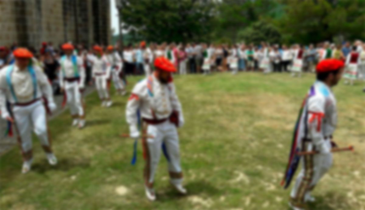 Las instituciones forales homenajean en Leyre a los Reyes de Navarra