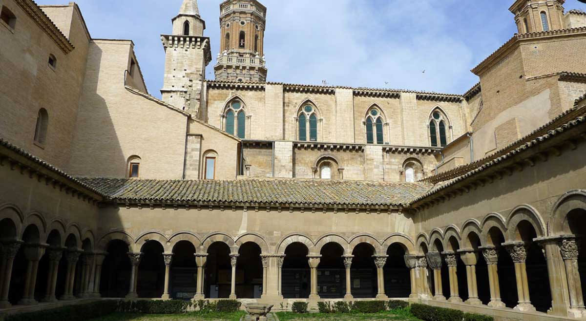 El claustro de la Catedral de Tudela y la Capilla de San Dionís