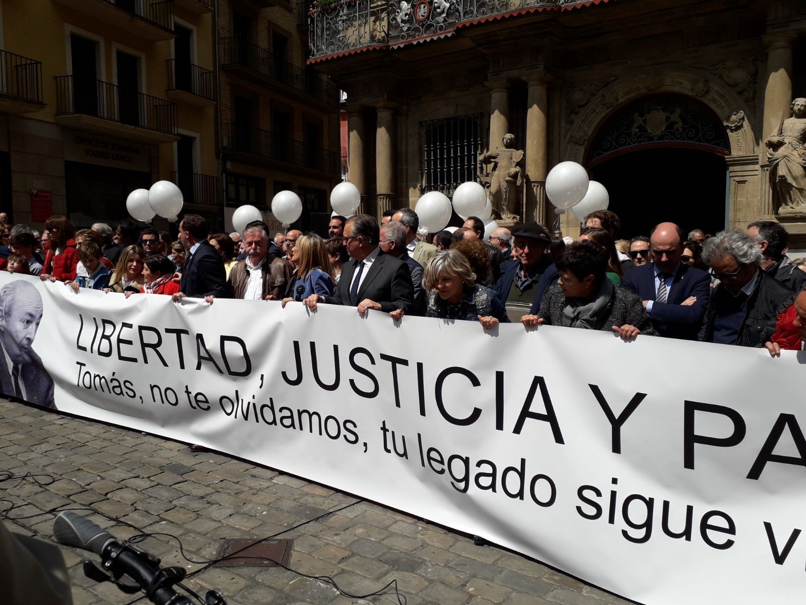 Sociedad Civil Navarra con las víctimas de ETA. Memoria para Tomás Caballero.