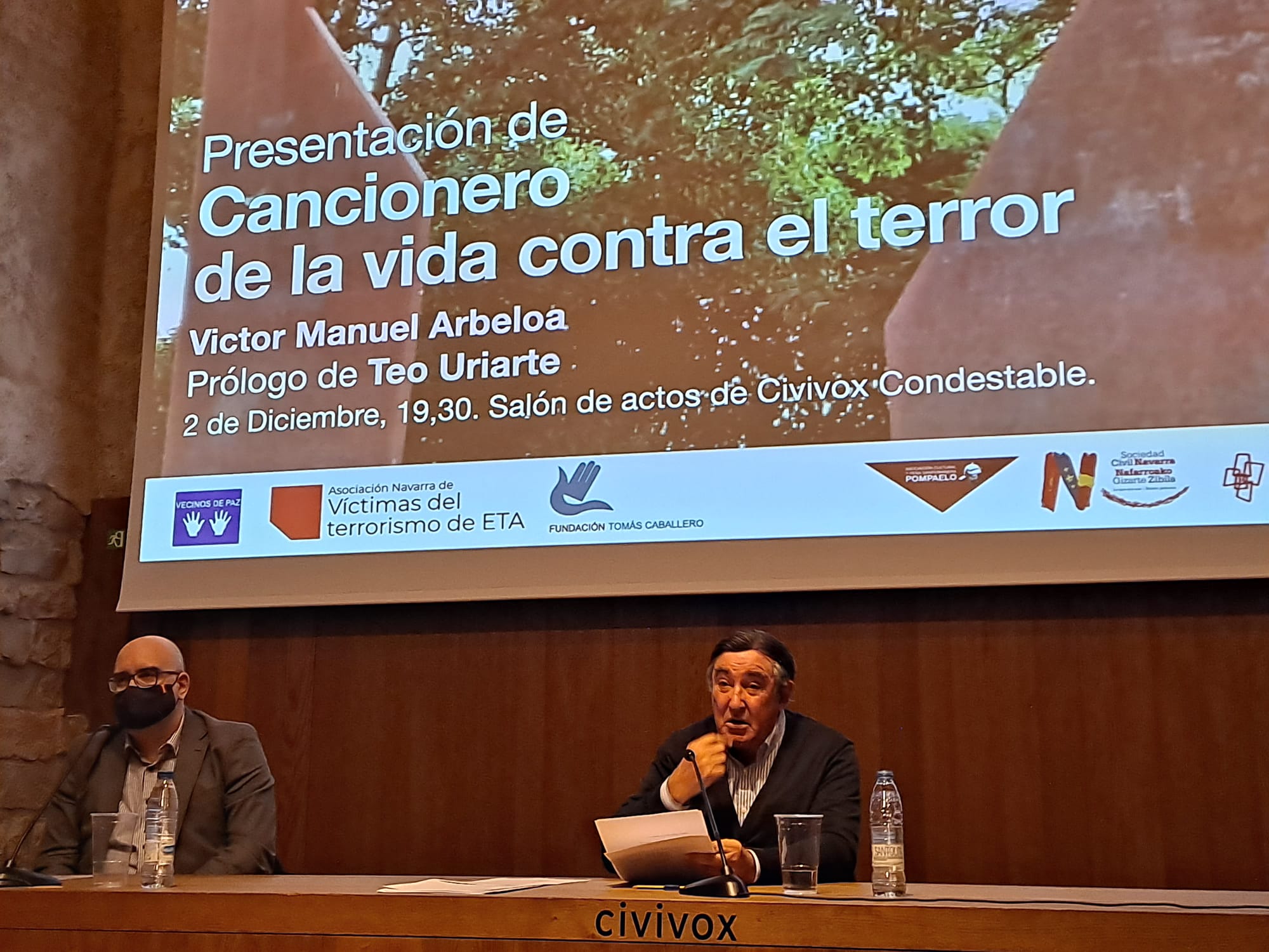 Victor Manuel Arbeloa presenta «Cancionero de la vida contra el terror»