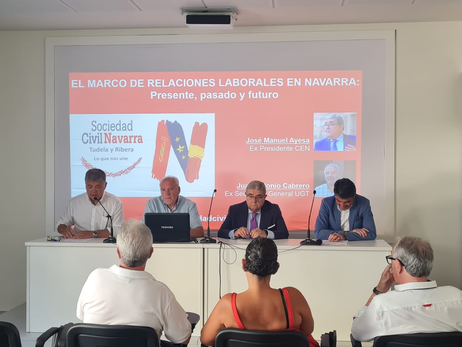 Charla coloquio «El marco de relaciones laborales en Navarra».