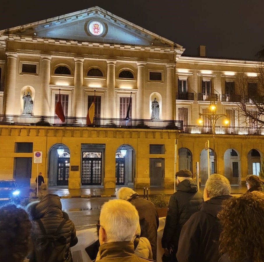 Seguimos con las concentraciones silenciosas cada jueves en Pamplona y Tudela