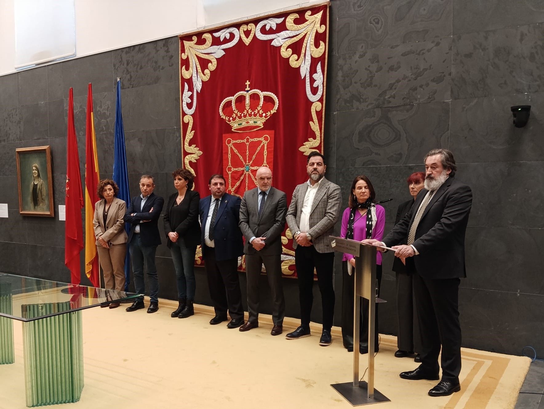 11-F : Acto institucional y sesion de trabajo en el Parlamento de Navarra